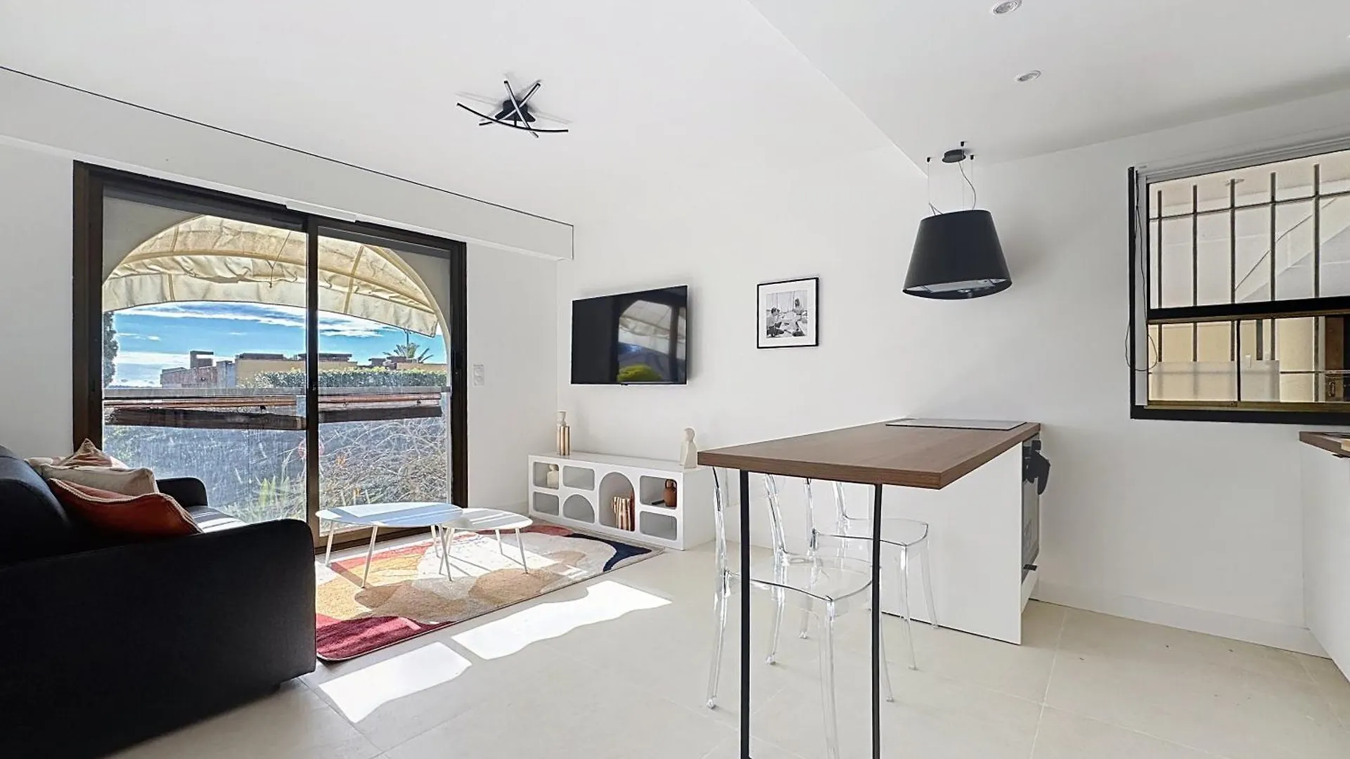 2 Pieces Vue Mer, Piscine, A 2 Pas Des Plages Cannes 0*,  France