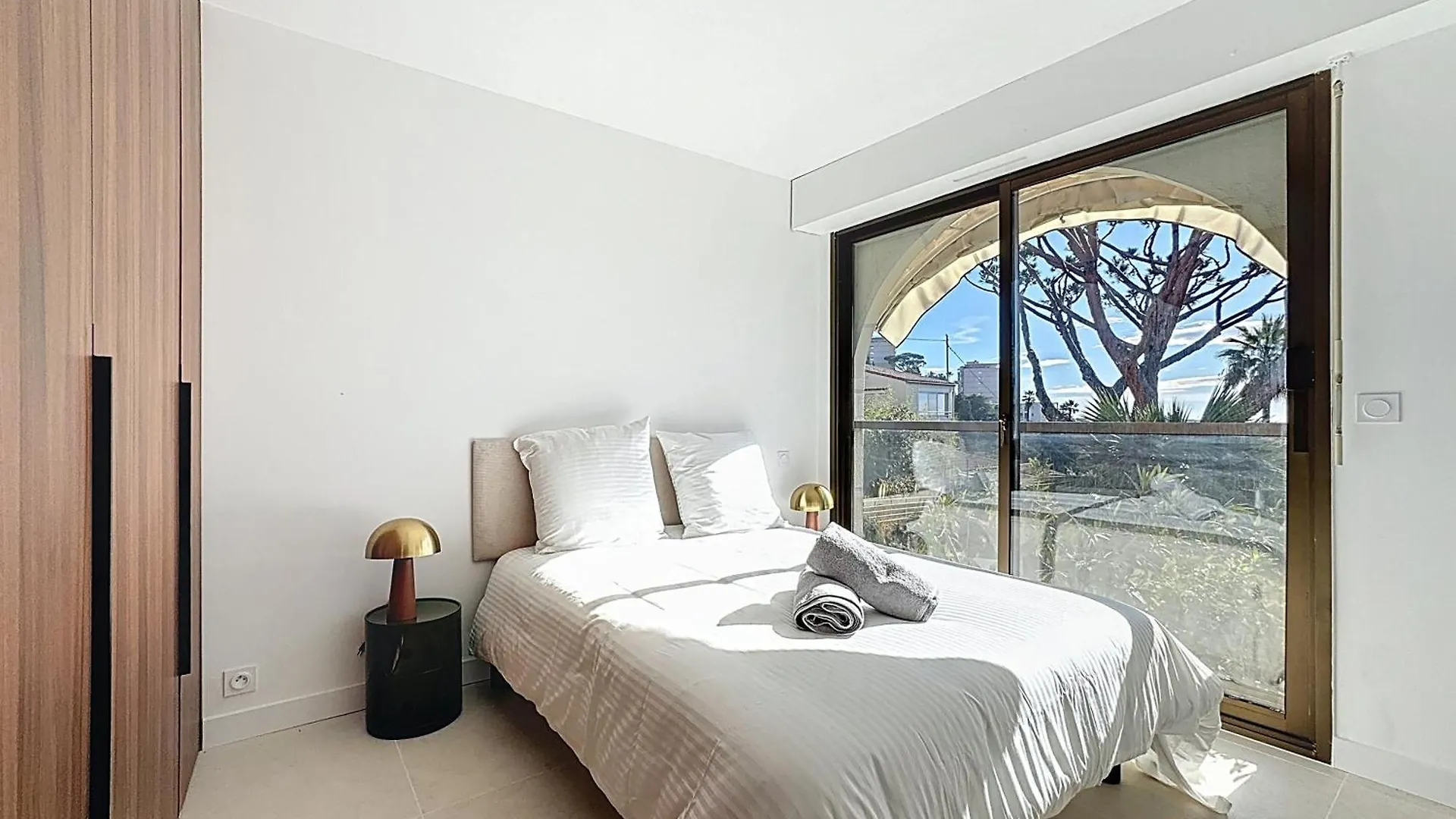 Apartment 2 Pieces Vue Mer, Piscine, A 2 Pas Des Plages Cannes