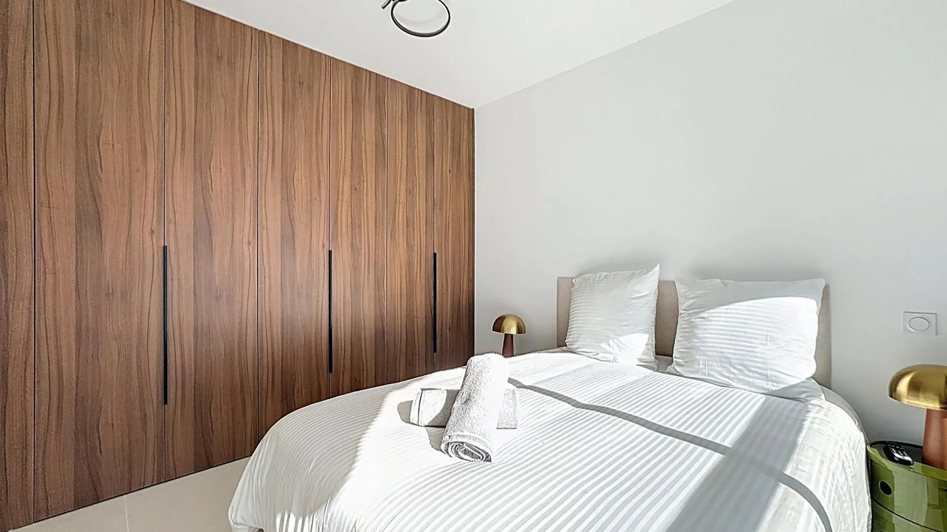 2 Pieces Vue Mer, Piscine, A 2 Pas Des Plages Cannes 0*,  France